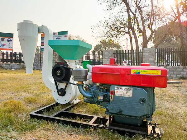 NF-280 500KG/H Diesel Maize Corn Peeler and Degerminator